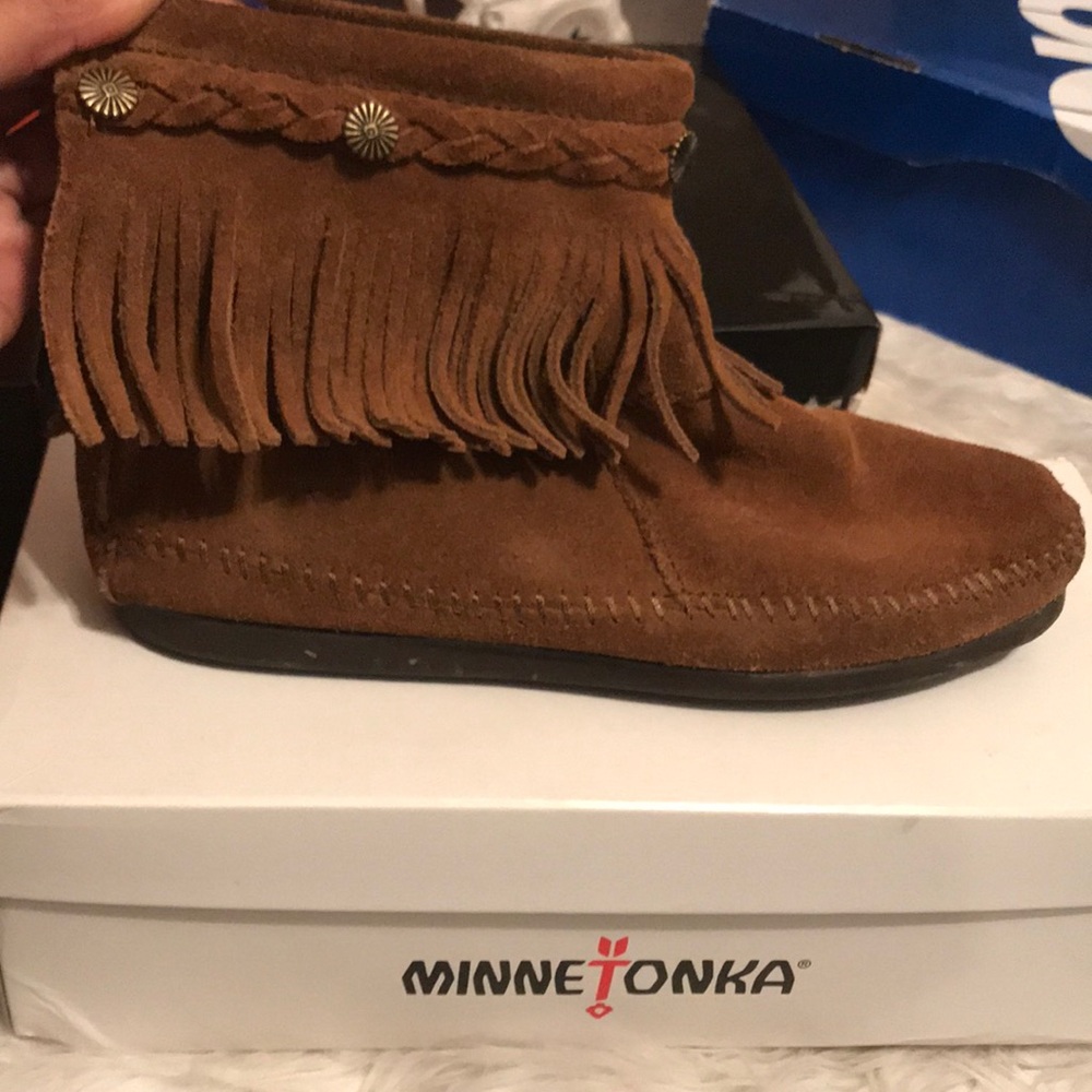 Minnetonka fringe boots
